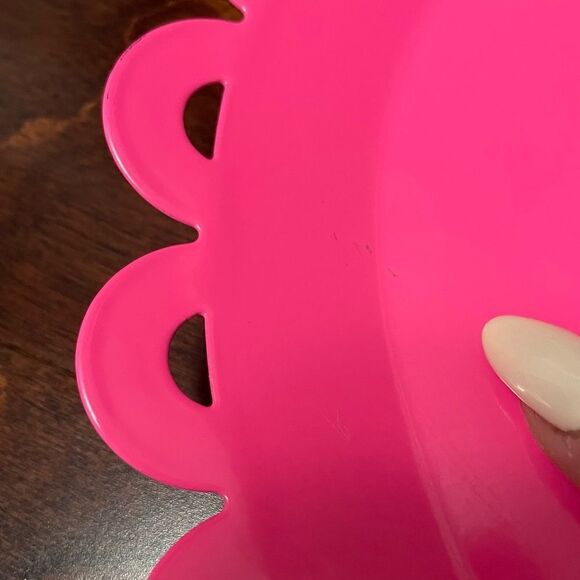 Spritz Bright Pink Doily Scalloped Serving or Vanity Tray - Picture 9 of 10